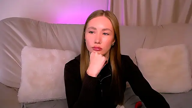 Snapshot of EllyColins chatting on 05.22.26 EllyColins online show from 05.22.26