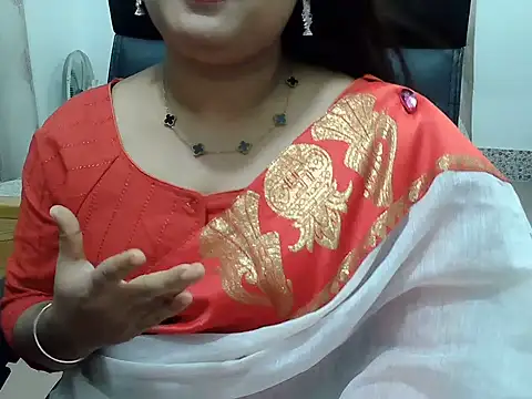 Snapshot of SexyRani2000 chatting on 06.24.26 SexyRani2000 online show from 06.24.26