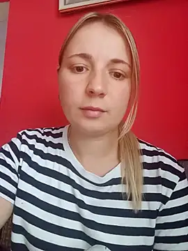 Snapshot of Hey_Alicee chatting on 10.14.25 Hey Alicee online show from 10.14.25