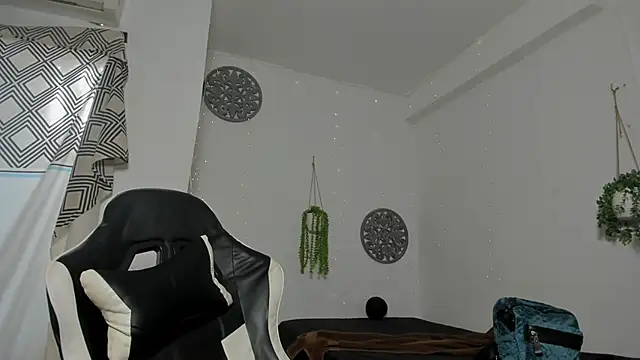 Hotblosson online show from 10.24.25