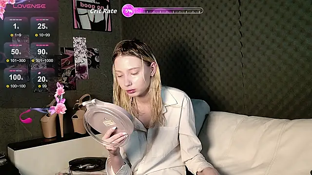 Snapshot of Fluffy_Cloude chatting on 05.05.26 Fluffy Cloude online show from 05.05.26
