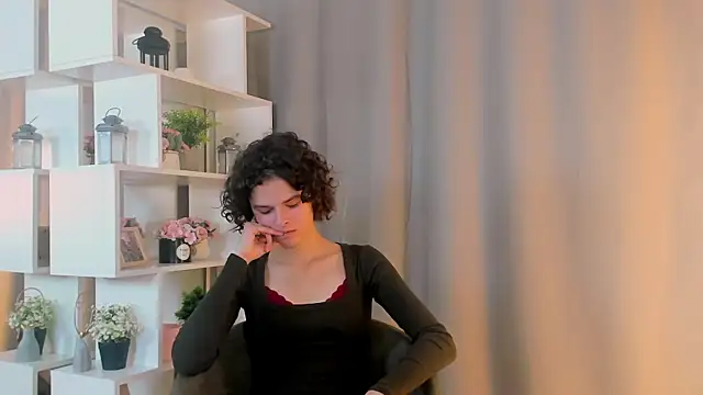 Snapshot of KrystenVanhuss chatting on 10.13.25 KrystenVanhuss online show from 10.13.25