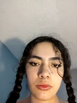 Snapshot of Sofia_Rodriguez8 chatting on 10.17.25 Sofia Rodriguez8 online show from 10.17.25
