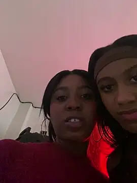 Snapshot of Jazmin-chel chatting on 10.29.25 Jazmin-chel online show from 10.29.25