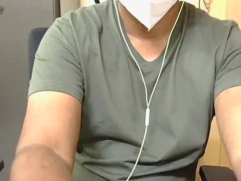 Snapshot of mpl_sub4 chatting on 12.05.25 mpl sub4 online show from 12.05.25