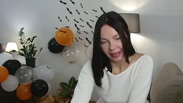 LittleNicolee online show from 10.26.25