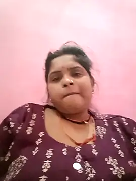 Snapshot of Manya_cute chatting on 10.18.25 Manya cute online show from 10.18.25