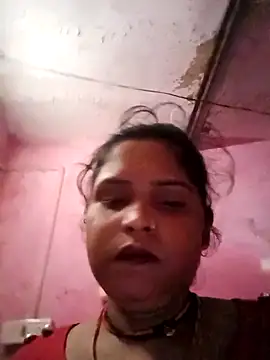 Snapshot of Manya_cute chatting on 10.18.25 Manya cute online show from 10.18.25