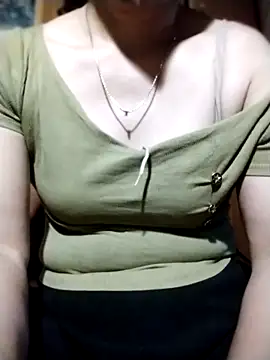 YiyinLy online show from 10.30.25