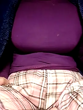 YiyinLy online show from 01.10.26