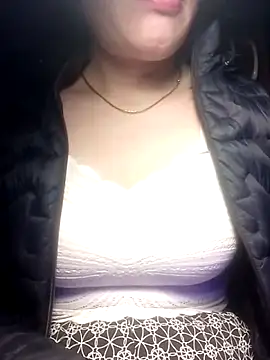 YiyinLy online show from 03.15.26