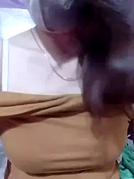 YiyinLy online show from 04.09.26