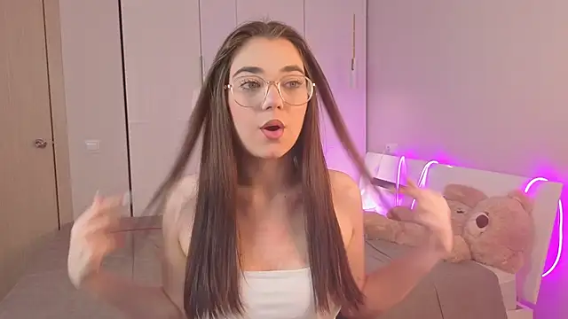 Snapshot of LaytyMorris chatting on 10.21.25 LaytyMorris online show from 10.21.25