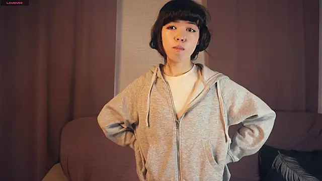 Snapshot of SandieMuss chatting on 10.21.25 SandieMuss online show from 10.21.25