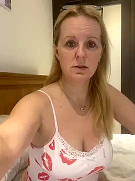 madamlillyrose online show from 11.07.25