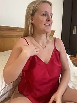 madamlillyrose online show from 11.15.25