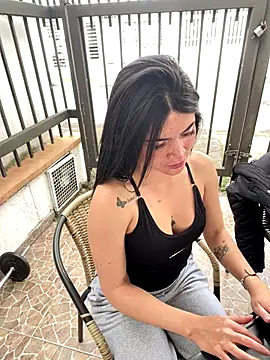 Snapshot of PamelaJonsom_ chatting on 11.25.25 PamelaJonsom online show from 11.25.25