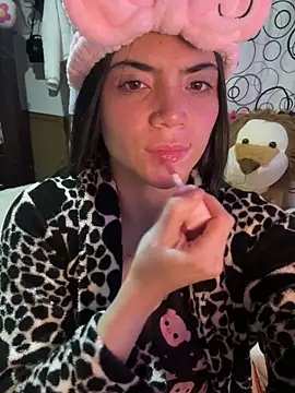 Snapshot of PamelaJonsom_ chatting on 11.26.25 PamelaJonsom online show from 11.26.25