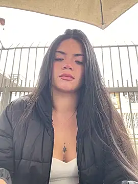 Snapshot of PamelaJonsom_ chatting on 12.21.25 PamelaJonsom online show from 12.21.25