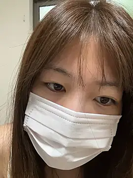 Snapshot of ichika_2_ chatting on 10.25.25 ichika 2  online show from 10.25.25