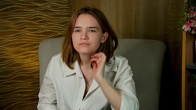 Snapshot of BeaBila chatting on 10.14.25 BeaBila online show from 10.14.25