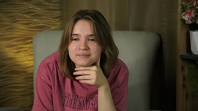 Snapshot of BeaBila chatting on 10.16.25 BeaBila online show from 10.16.25