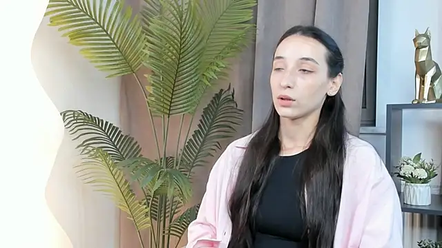 Snapshot of HayleySalahubdin chatting on 10.15.25 HayleySalahubdin online show from 10.15.25