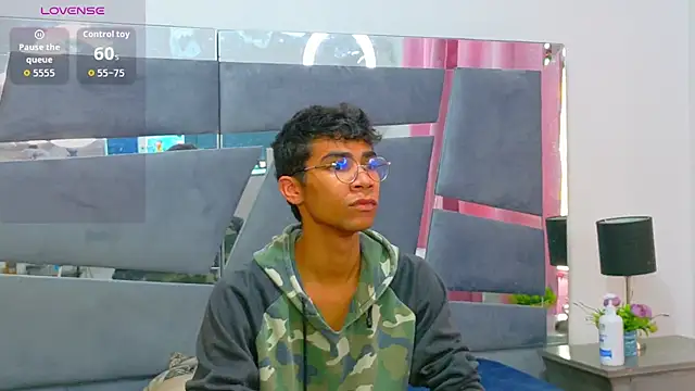 Desire4Duo online show from 11.15.25