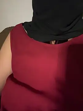 Snapshot of mlin2 chatting on 10.18.25 mlin2 online show from 10.18.25