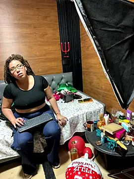 Yvonny27 online show from 12.19.25