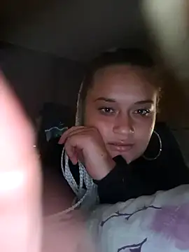 Snapshot of hermonie chatting on 10.13.25 hermonie online show from 10.13.25