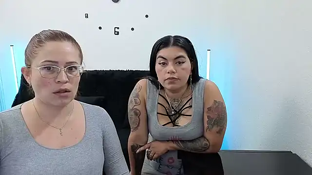 Snapshot of lesb_milf chatting on 09.21.25 lesb milf online show from 09.21.25