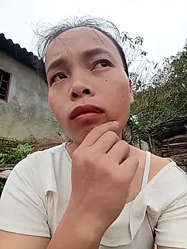 Snapshot of Nguyet2k4 chatting on 10.24.25 Nguyet2k4 online show from 10.24.25