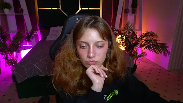 CuteeFoxy online show from 11.18.25