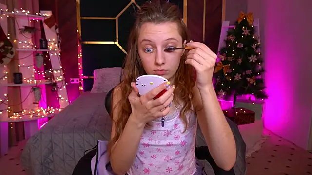 CuteeFoxy online show from 12.22.25