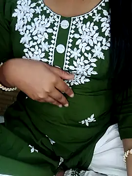 Snapshot of Varsh_rani1 chatting on 10.15.25 Varsh rani1 online show from 10.15.25