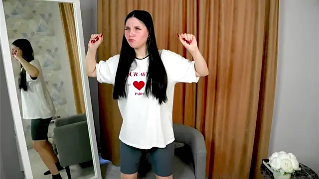 Snapshot of ErlineColar chatting on 10.15.25 ErlineColar online show from 10.15.25