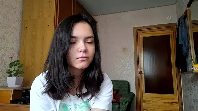 Snapshot of AudieMleczynski chatting on 10.31.25 AudieMleczynski online show from 10.31.25