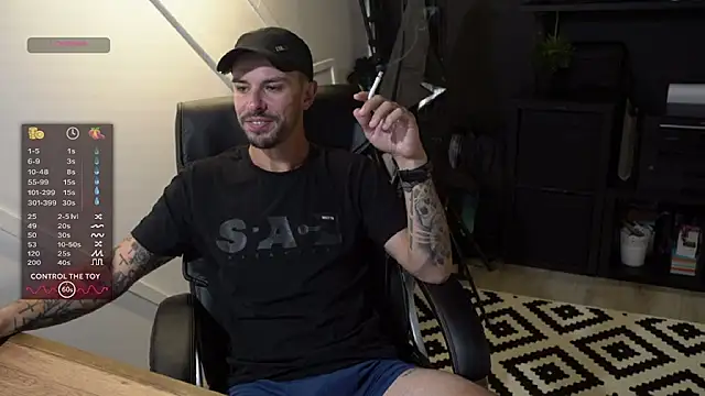 Snapshot of monsieurguitsxxx chatting on 07.13.26 monsieurguitsxxx online show from 07.13.26