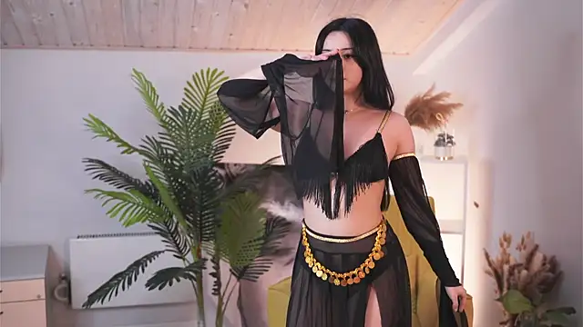 Snapshot of ValorieThuma chatting on 10.18.25 ValorieThuma online show from 10.18.25