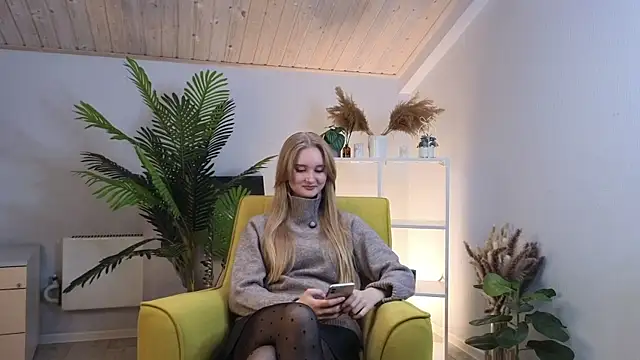 Snapshot of PennyManino chatting on 10.15.25 PennyManino online show from 10.15.25