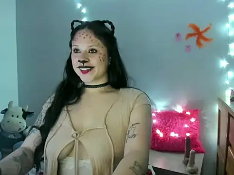 Snapshot of _Emily_vixen chatting on 10.21.25 Emily vixen online show from 10.21.25