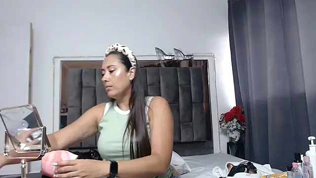 Snapshot of Salmma_Milf chatting on 04.17.26 Salmma Milf online show from 04.17.26