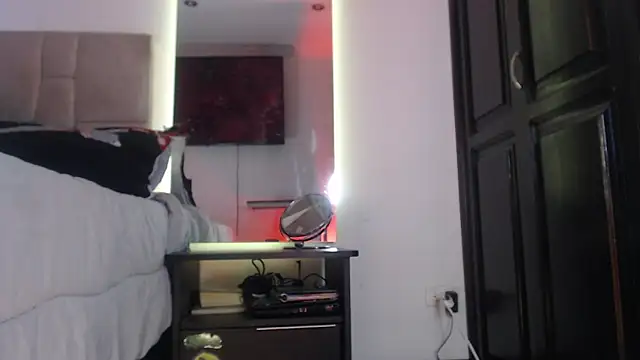 Snapshot of _TiniWild chatting on 03.16.26 TiniWild online show from 03.16.26