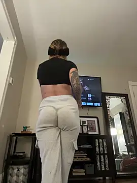 EllieELf online show from 10.14.25