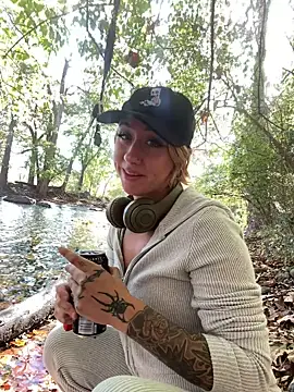 EllieELf online show from 10.21.25