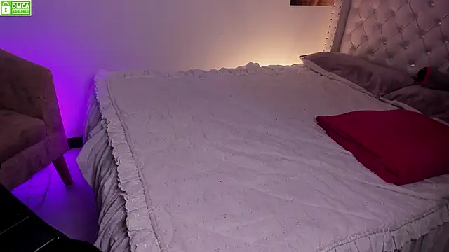 Bluepaula online show from 11.21.25