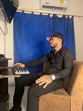 Kylian Alessandro online show from 11.25.25