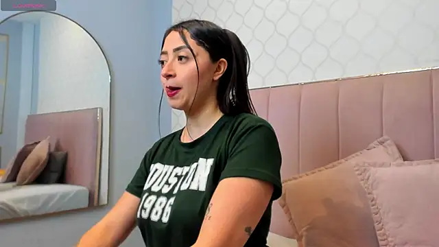 Snapshot of JuliethCruz_ chatting on 05.06.26 JuliethCruz online show from 05.06.26