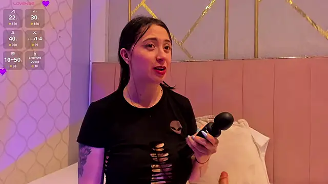 Snapshot of JuliethCruz_ chatting on 05.24.26 JuliethCruz online show from 05.24.26